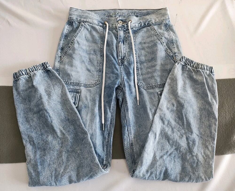 American Eagle High-Rise Denim Cargo Jeans Womens Size 2 Light Wash Joggers